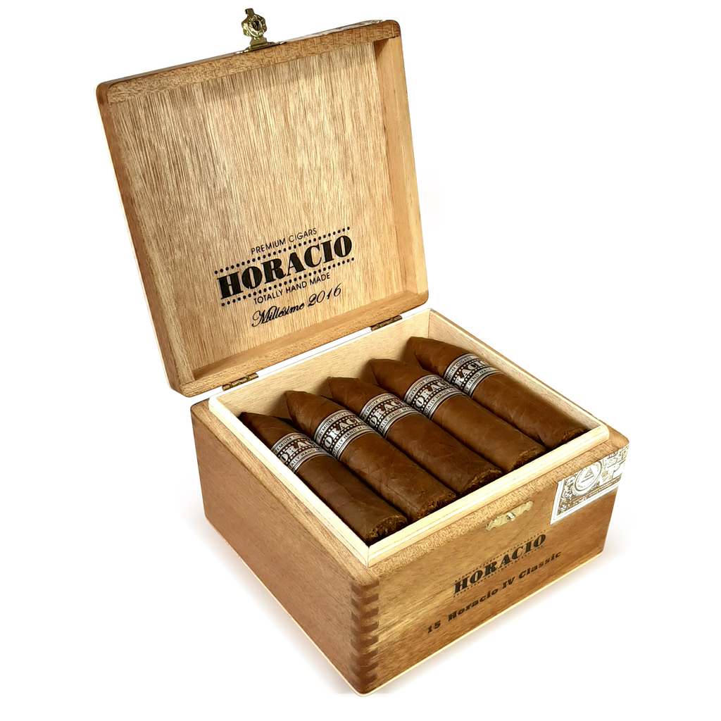 Horacio-4-box-open-angle.webp